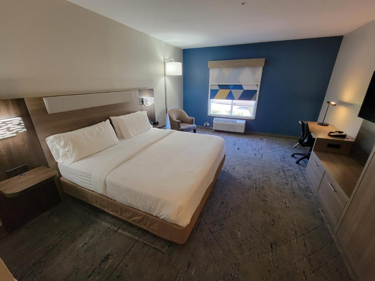 Express & - By Ihg Hotel
