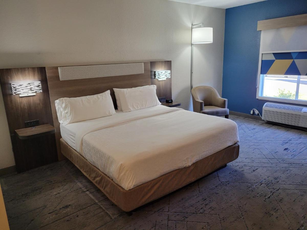 Express & - By Ihg Hotel
