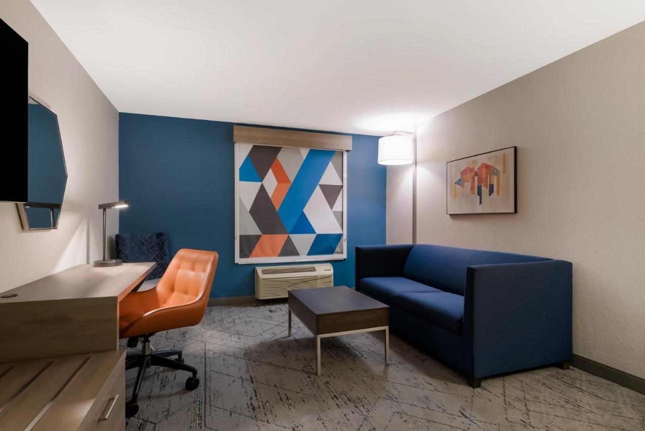 Express & - By Ihg