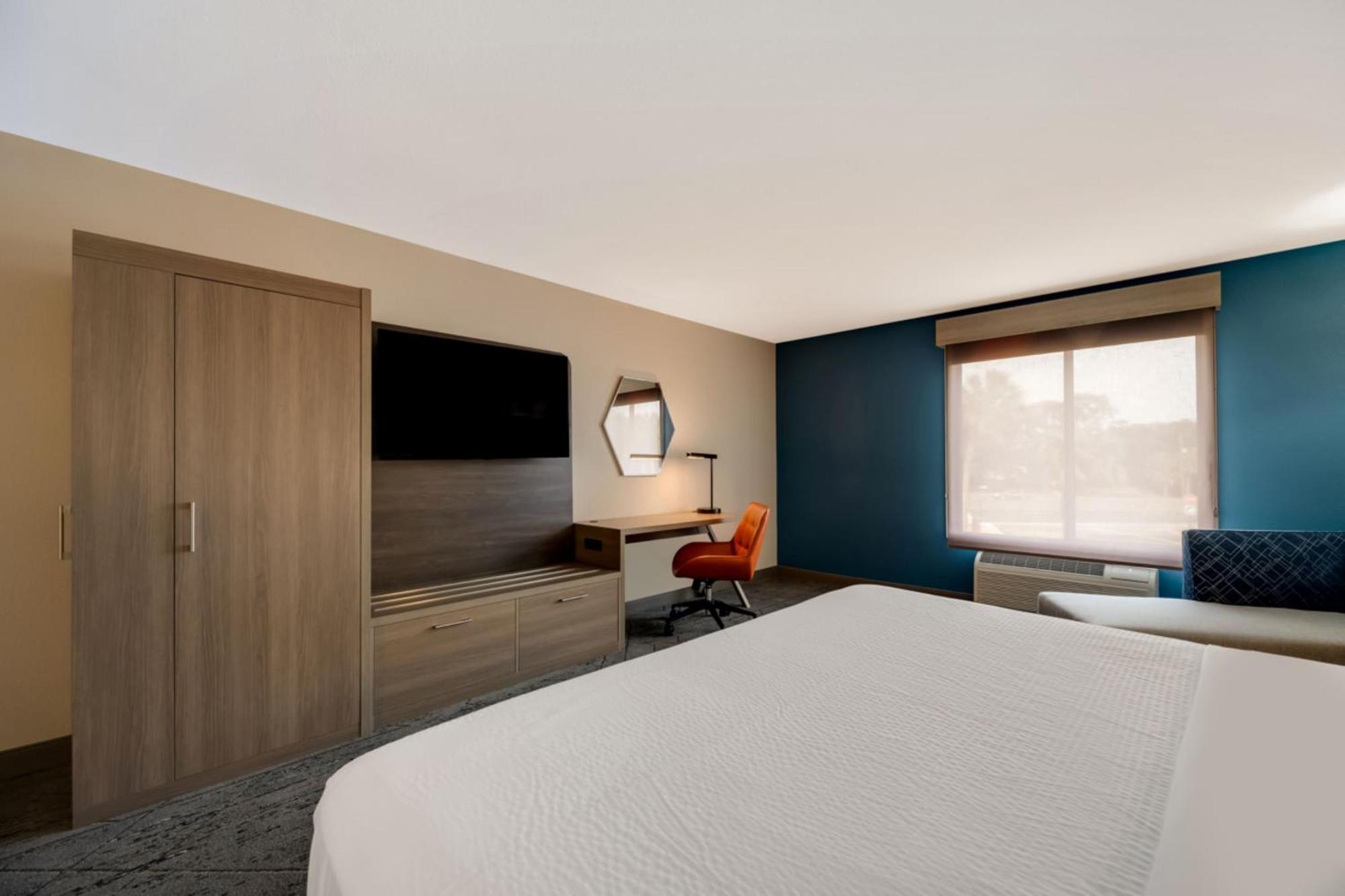 Express & - By Ihg Hotel 2*