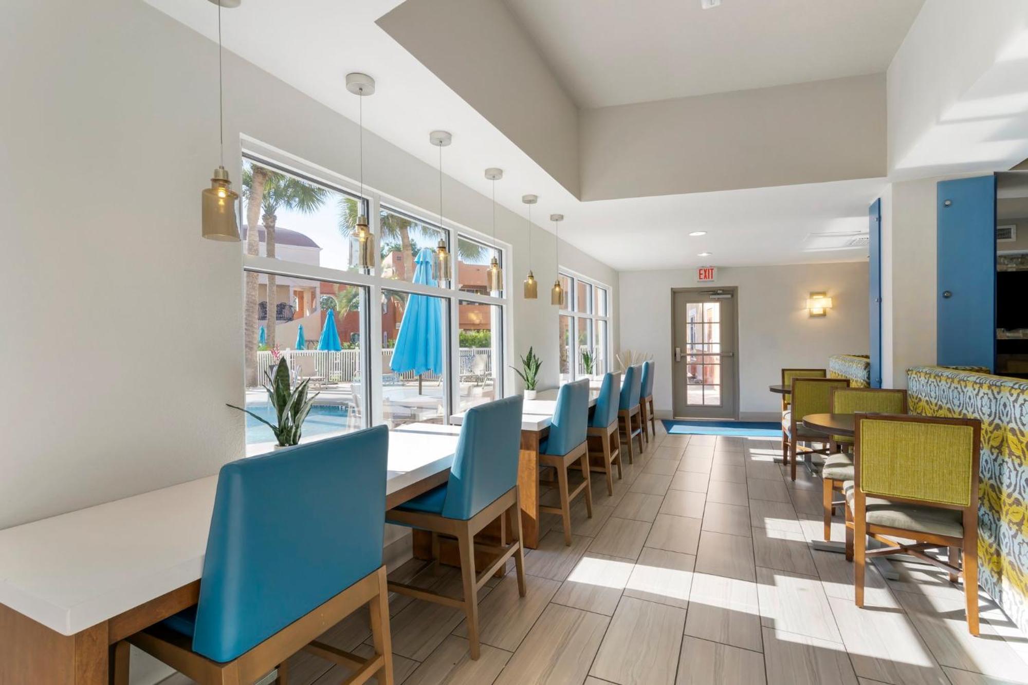 Express & - By Ihg 2* The Villages