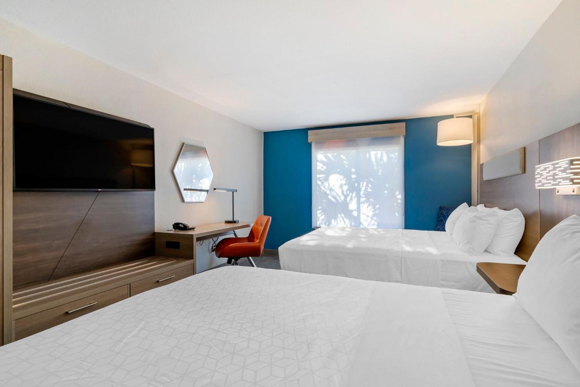 Express & - By Ihg 2* The Villages