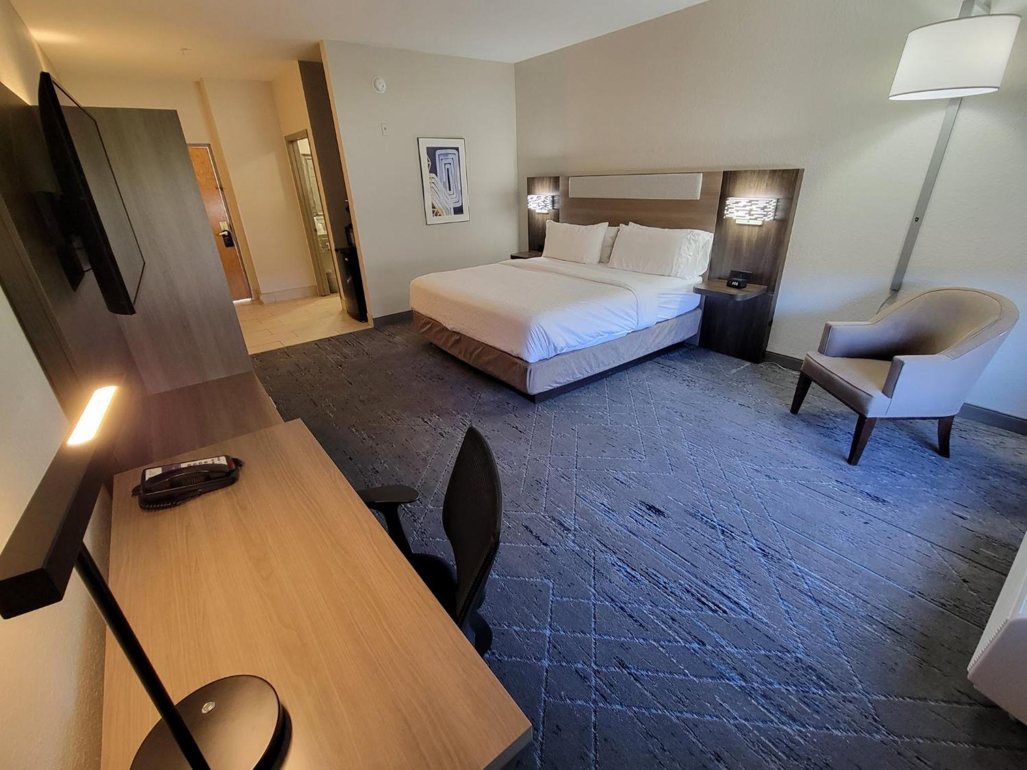 Hotel Holiday Express & - By Ihg 2*