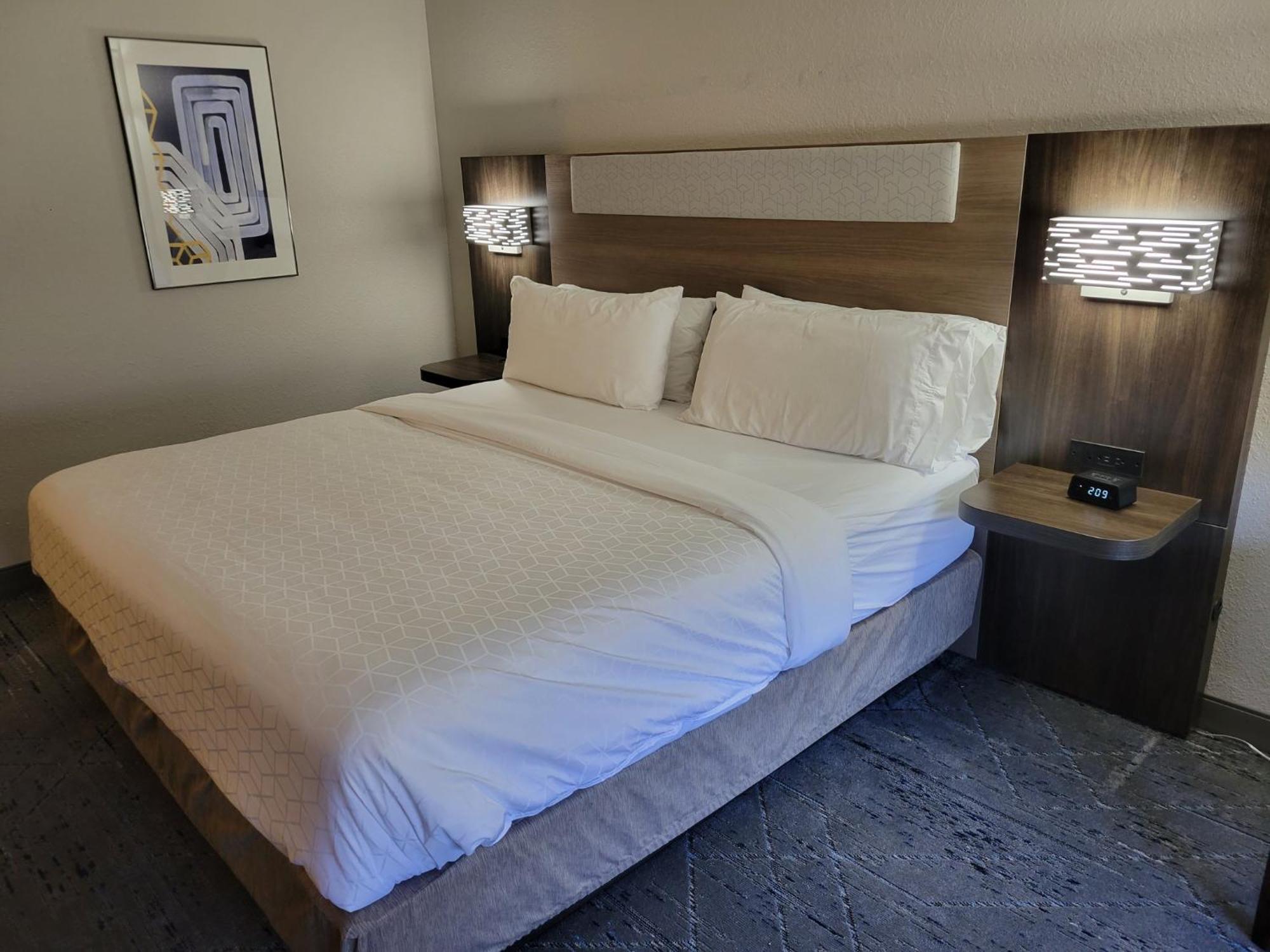 Express & - By Ihg Hotel