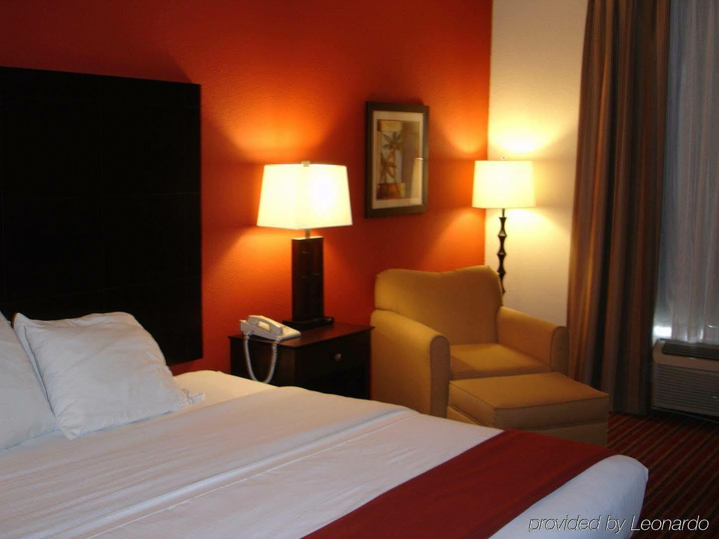 Hotel Express & - By Ihg 2*